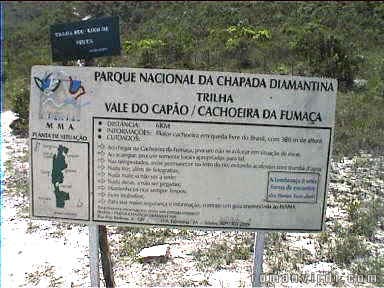 Entrance sign on the start of the long walk to Cahoiera da Fumaça