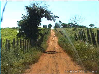 Dirt road to Poço Azul