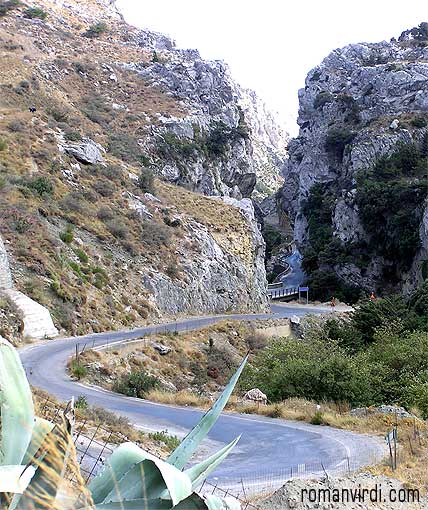 Road leading through Gorge