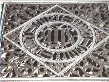The drainage grate in the main hall of Hñtel Dieu