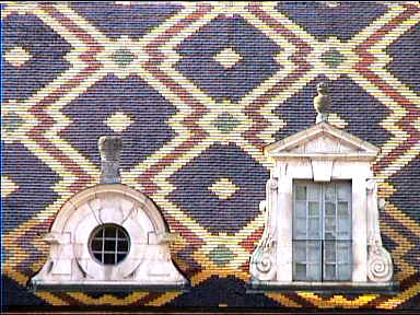 The tiled roof in the inner courtyard of the Hñtel Dieu