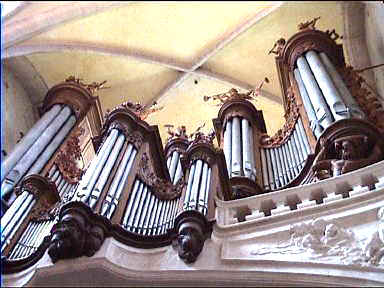 The magnificent organ inside St-Bñnigne dates from 1743