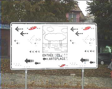 A sign indicating the direction of the entrance to the Arteplage