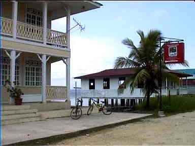On the left: The beautiful (but useless) tourist office of Bocas