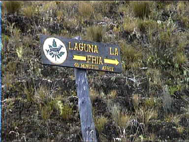 The path to "Laguna la Fria" is marked just once