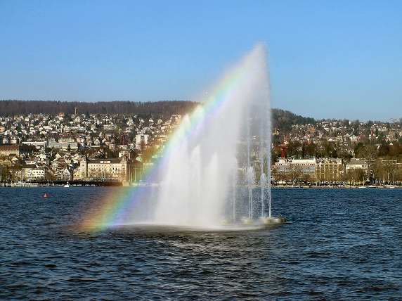 The fountain of Zurich is electronically controlled to keep it's patterns moving